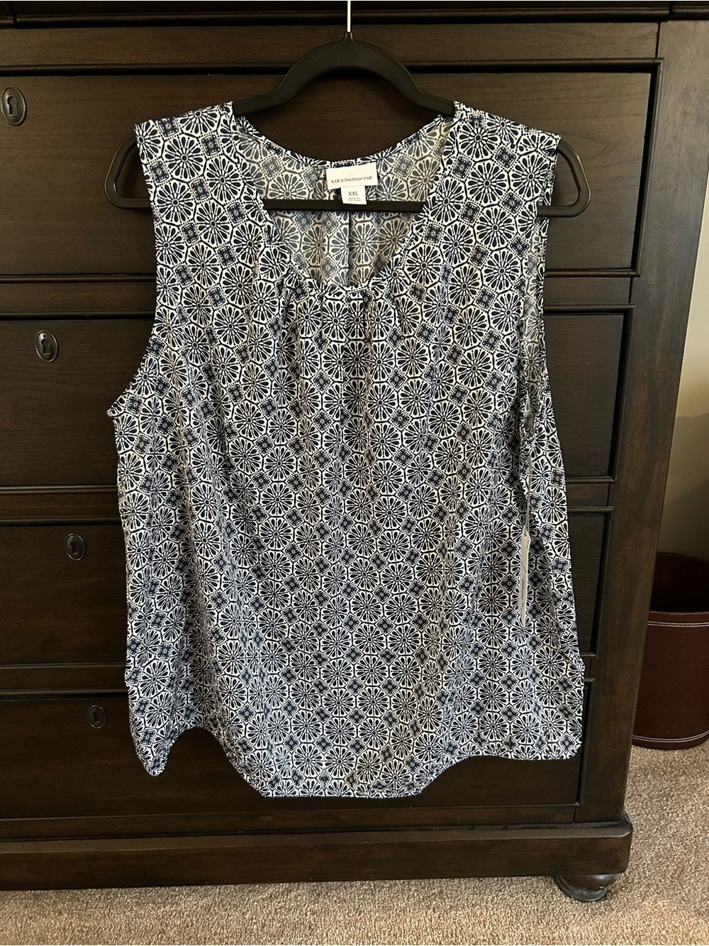 NWT New Liz Claiborne Navy and White Printed Sleeveless Blouse XXL